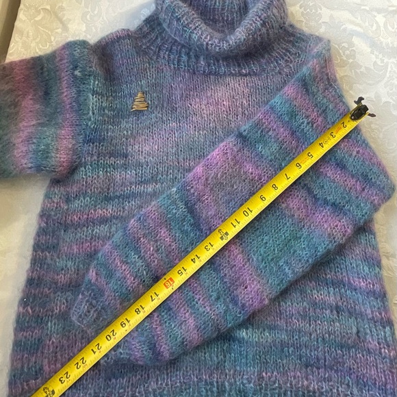 Hand-knit Pullover Women's Size XL Angora Cowl Neck Sweater Visible Mended - Picture 7 of 7